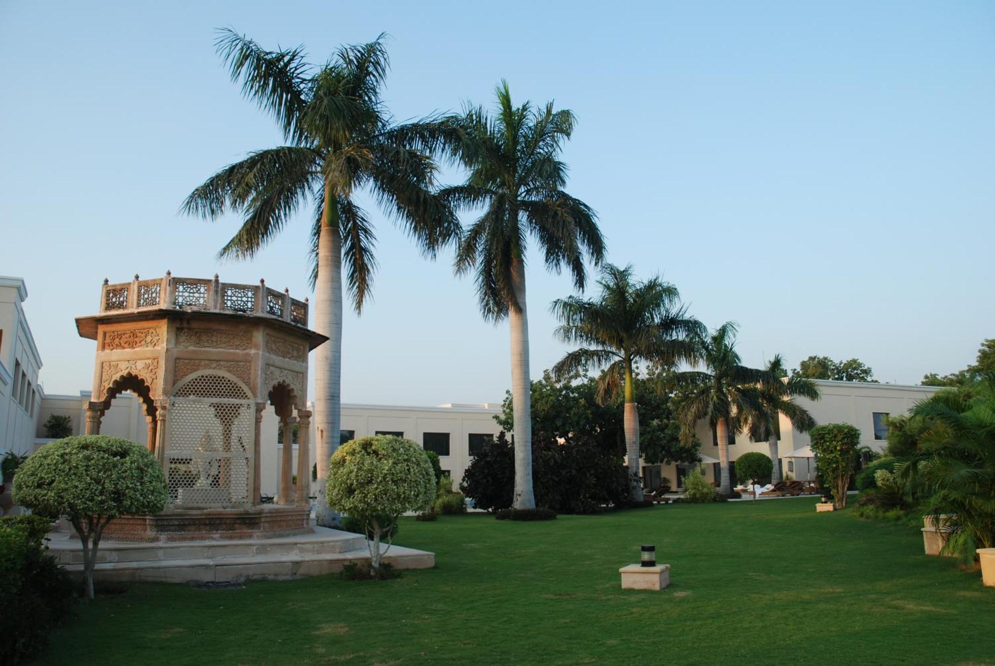 Hotel The Lalit Temple View Khajurāho Exteriér fotografie