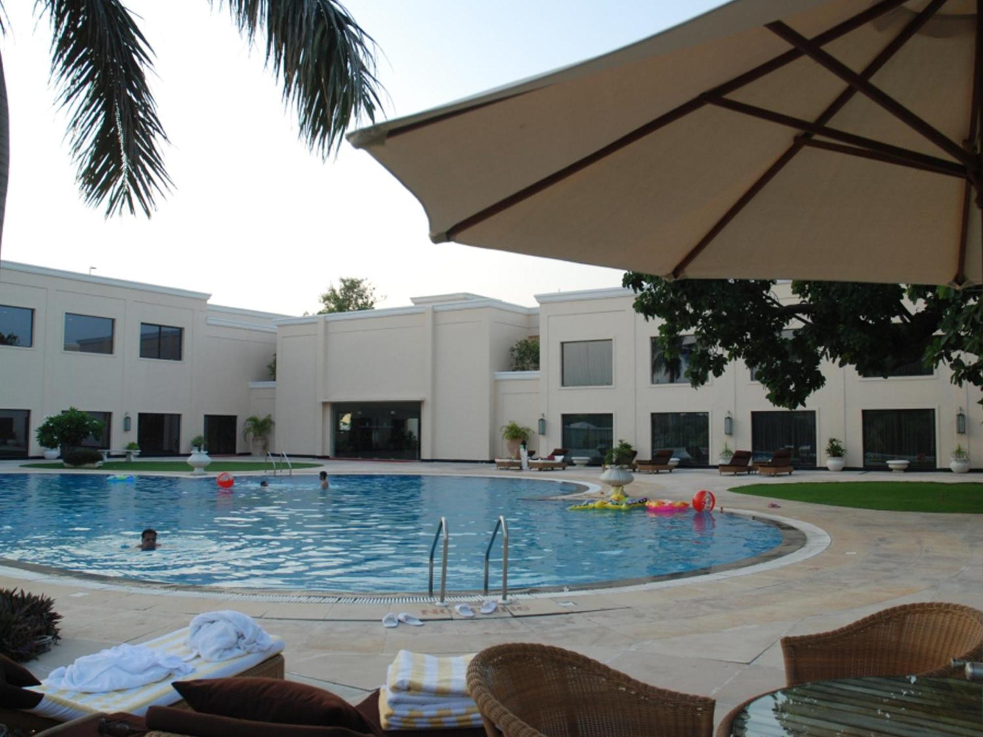 Hotel The Lalit Temple View Khajurāho Exteriér fotografie
